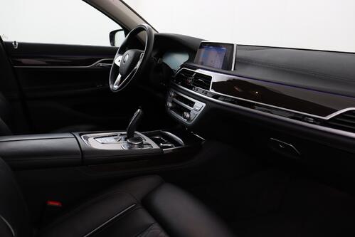 BMW 730 DA + GPS + CARPLAY + CAMERA + PDC + CRUISE + ALU 18