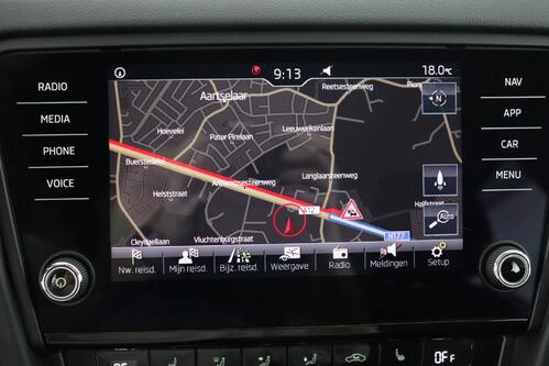 SKODA Octavia COMBI AMBITION 1.6TDI GREENTEC + GPS + CARPLAY + CAMERA + PDC + CRUISE 