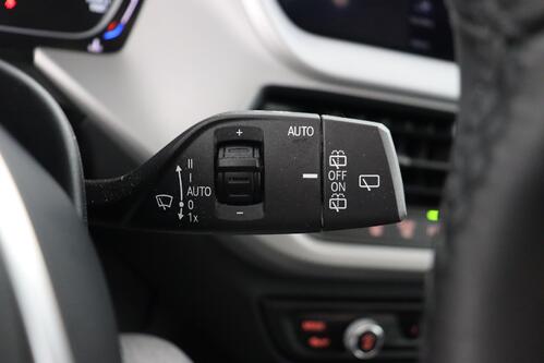 BMW 116 i + GPS + CARPLAY + PDC + CRUISE + ALU 16